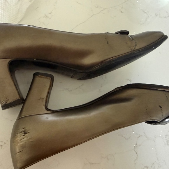 Vintage Salvatore Ferragamo Champagne Gold leather pumps - Picture 3 of 5